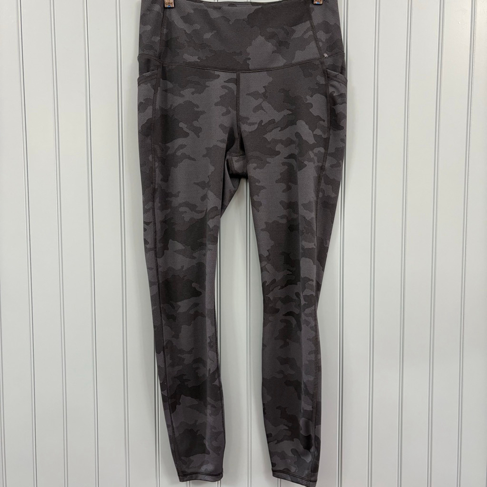 All in Motion M Gray Black Camo Leggings